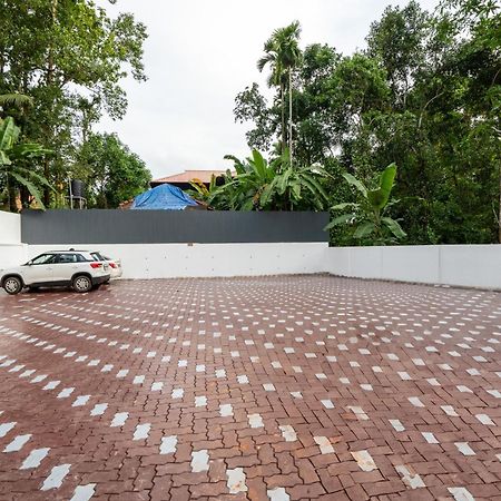 Cochin Airport Hotel Kochi ภายนอก รูปภาพ