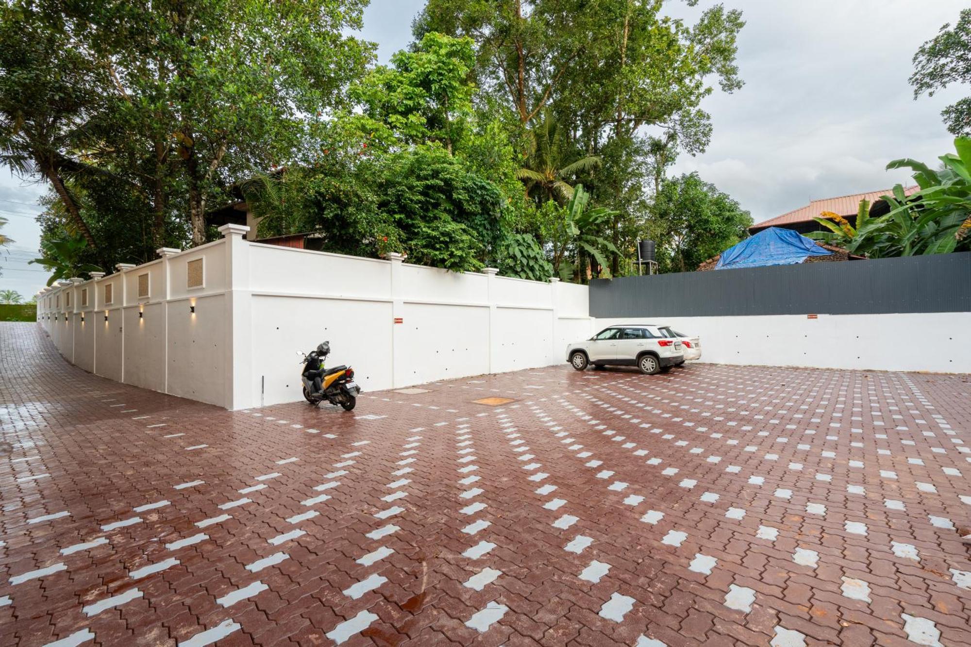 Cochin Airport Hotel Kochi ภายนอก รูปภาพ