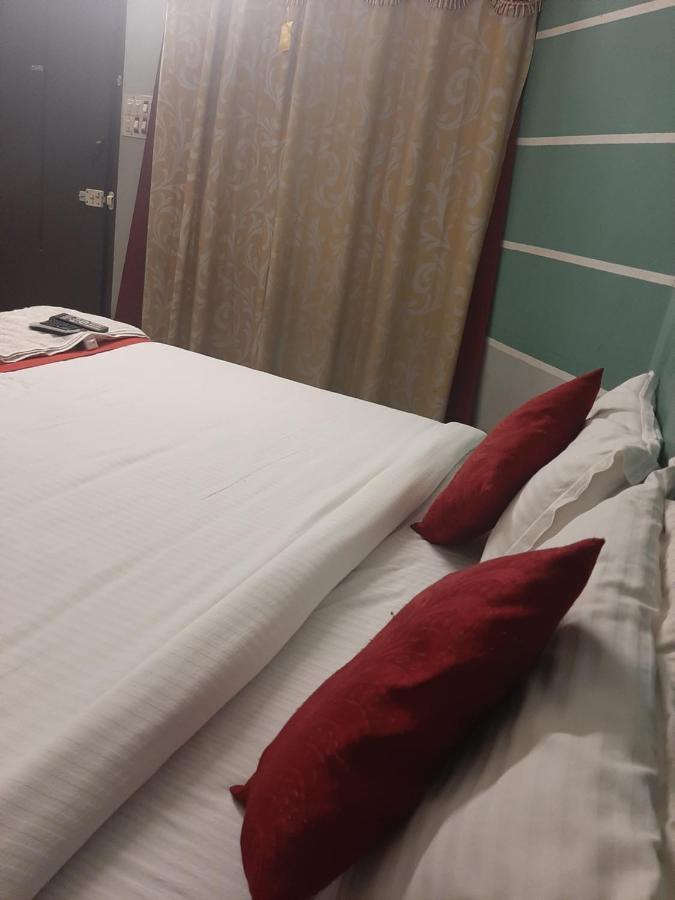 Cochin Airport Hotel Kochi ภายนอก รูปภาพ