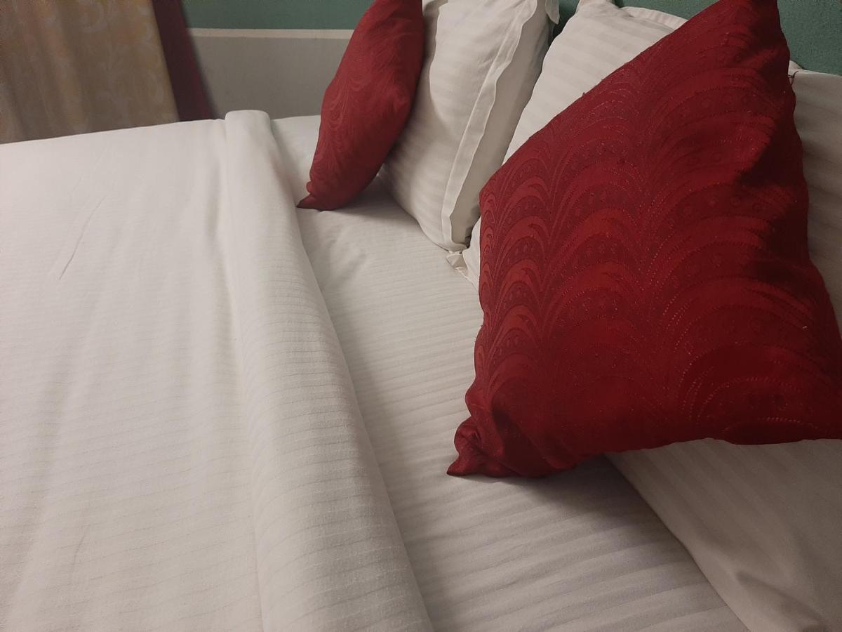 Cochin Airport Hotel Kochi ภายนอก รูปภาพ